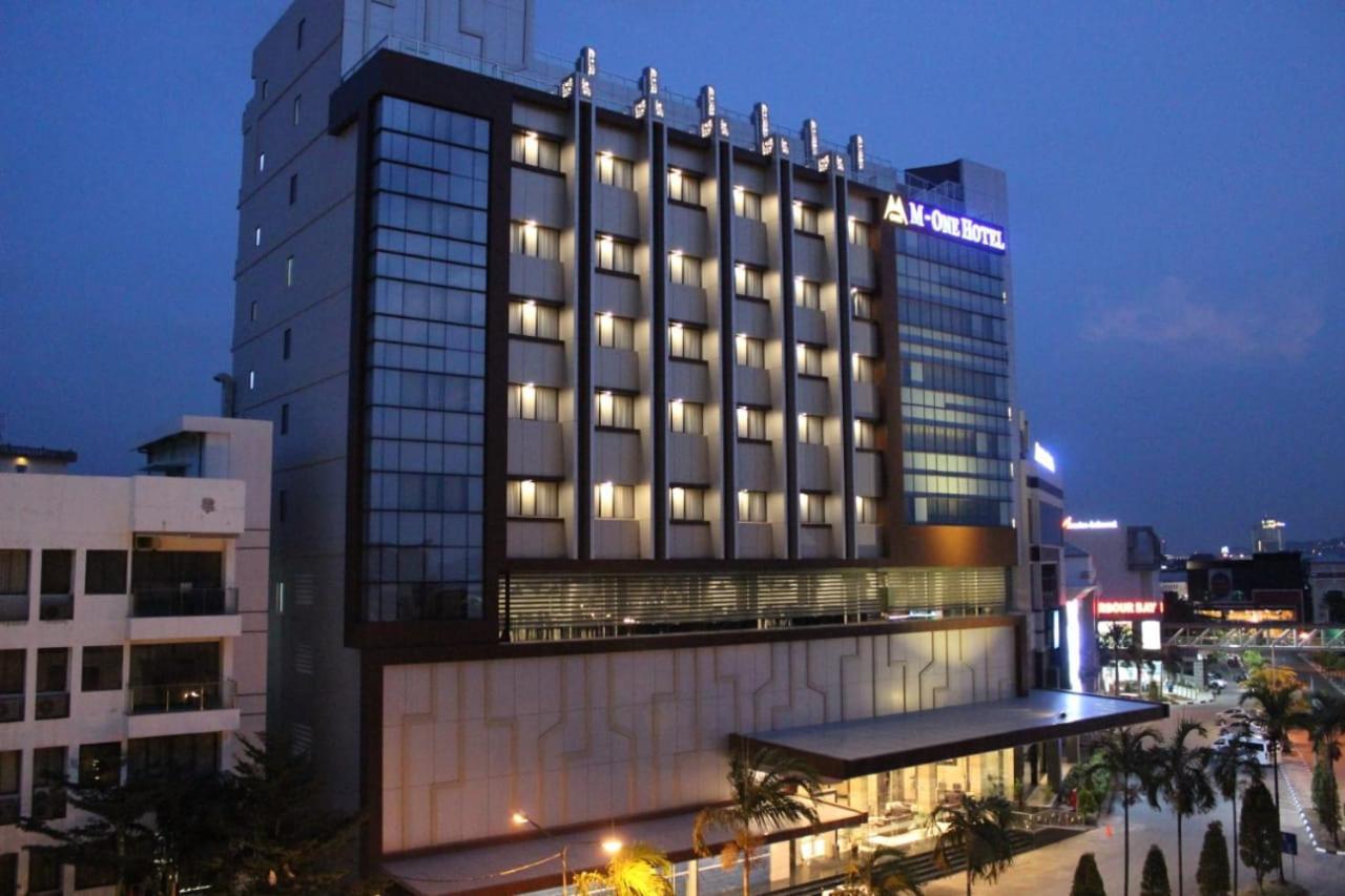 M-One Hotel Batam 外观 照片